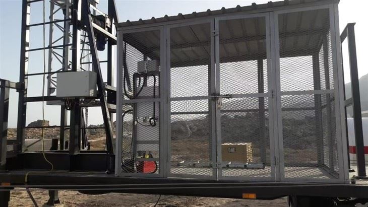 Open Trailer Towers Cell On Wheels